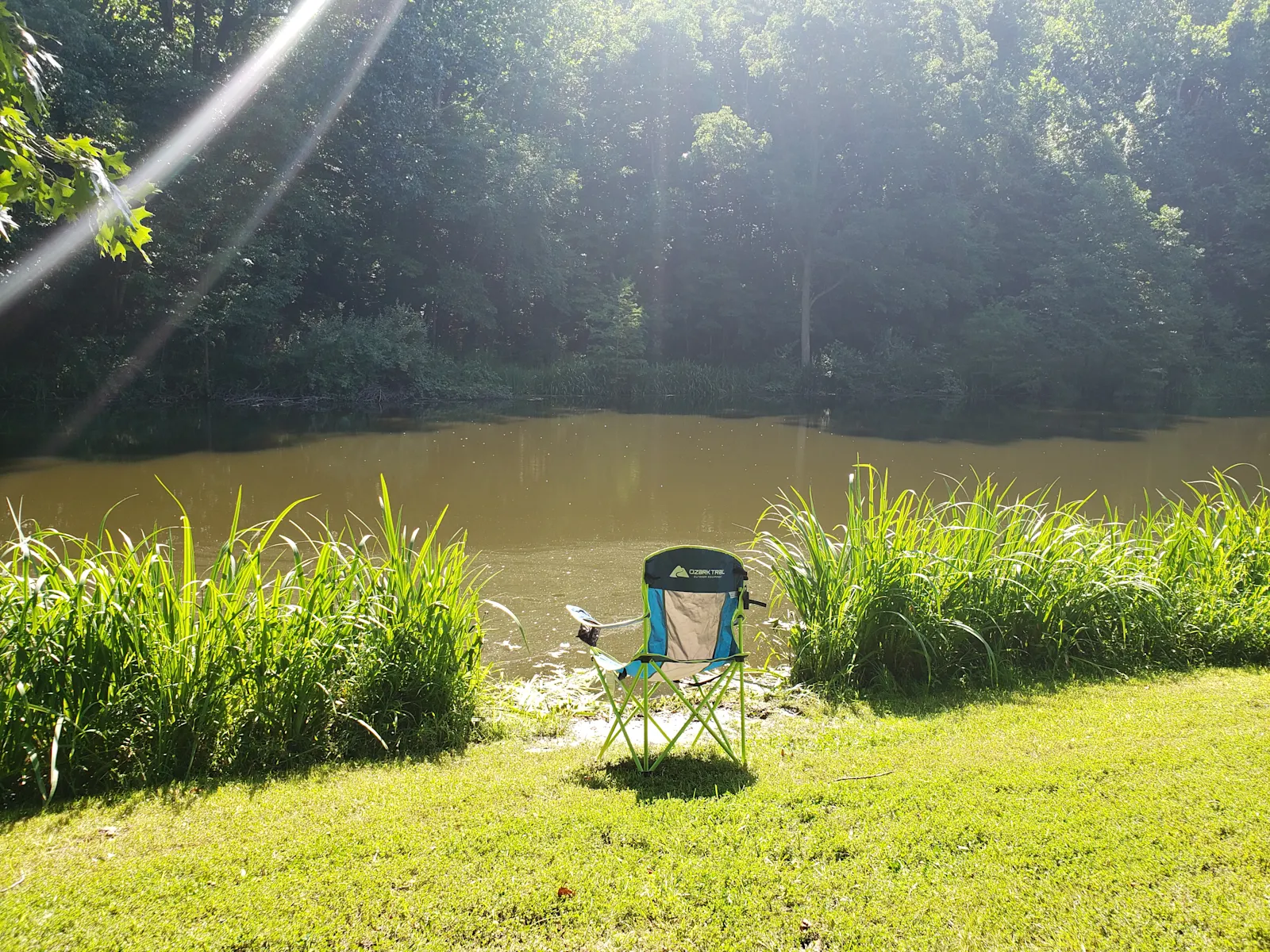 Illinois stop photo with a chair by the water